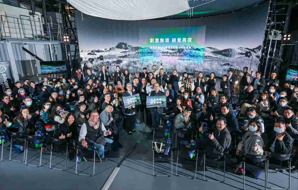 再现影像LED虚拟制作摄影棚整合拍摄场景、、内容制作、、、技术指导到设备租借一站式服务，，，可望提升LED虚拟制作的影视效能，，进而产出更多高质量细致作品